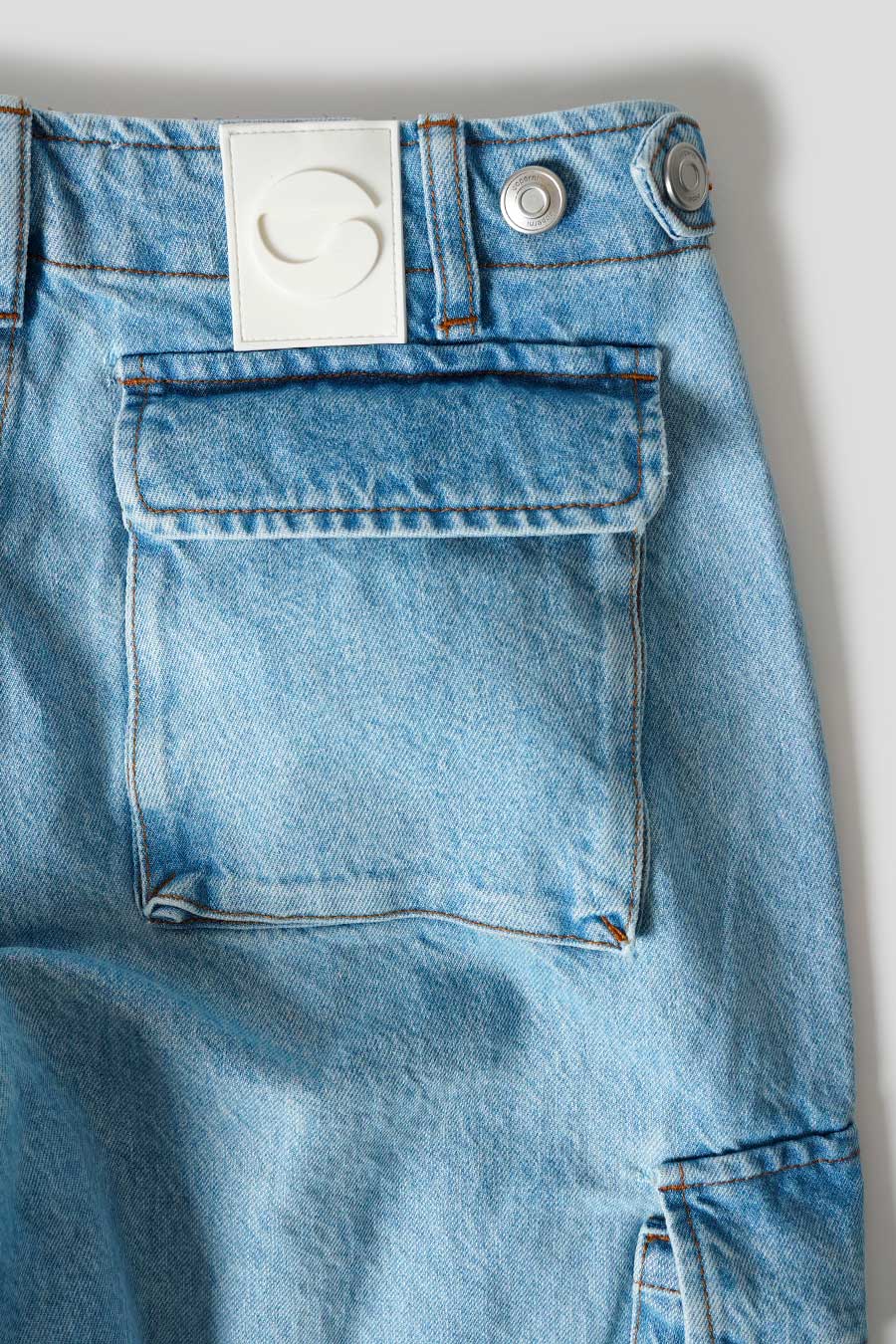 PANTALON CARGO EN DENIM BLEU - Image 5